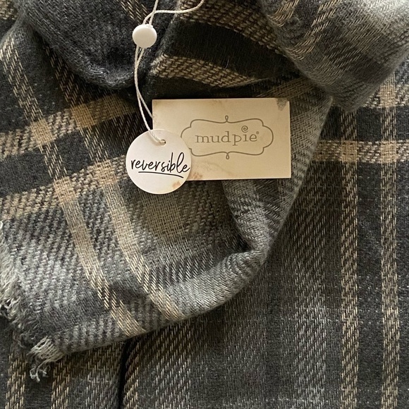 Mud Pie Reversible Poncho NWT acrylic polyester blend grey and beige - Picture 4 of 7